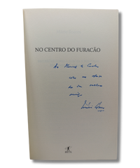 No Centro do Furacão